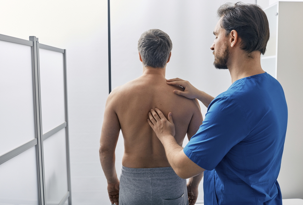 Osteopathy examination. 해성한의원 방배동 한방진료